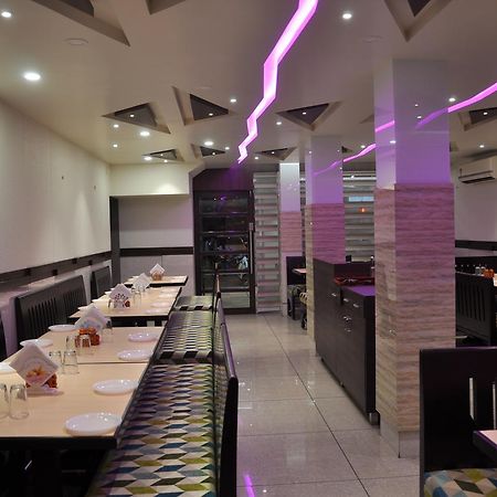 Ashish Restaurant And Guesthouse Surat Exterior photo