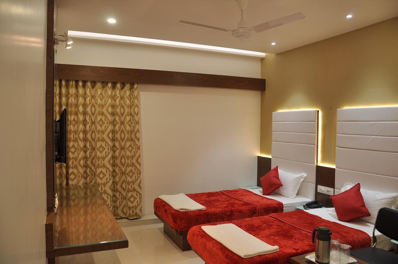 Ashish Restaurant And Guesthouse Surat Exterior photo