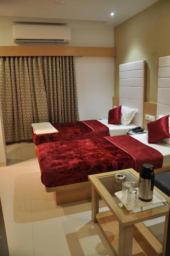 Ashish Restaurant And Guesthouse Surat Exterior photo