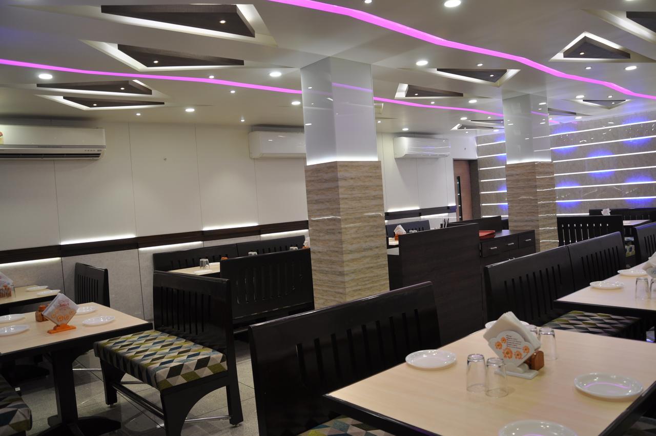 Ashish Restaurant And Guesthouse Surat Exterior photo