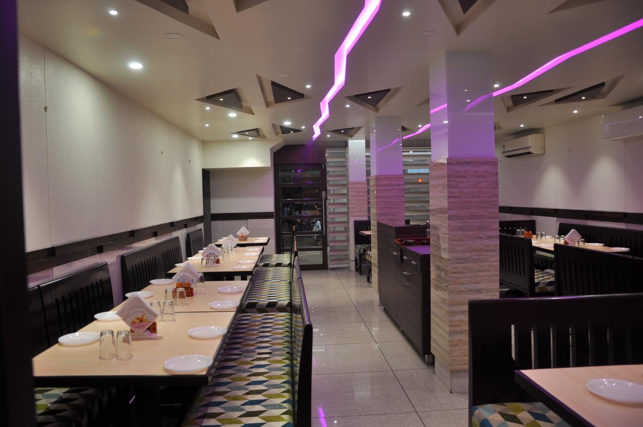 Ashish Restaurant And Guesthouse Surat Exterior photo